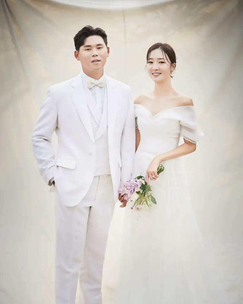Si Woo Kim spouse Ji Hyun